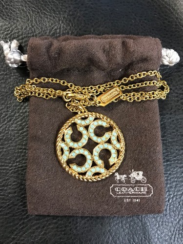 Collana COACH Signature Cristallo Opalescente Azzurro Chiaro Ciondolo "C" 17" con Sacchetto