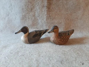 Vintage Miniature Carved Pintail Duck Decoys signed George Bell Crisfield MD - Afbeelding 1 van 13