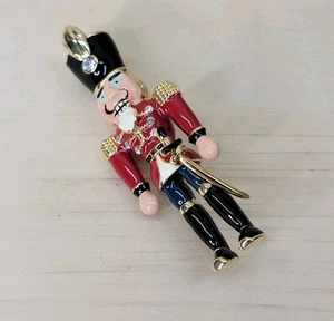 Broche broche soldado cascanueces de Navidad firmado MT de colección con espada rara - Imagen 1 de 6