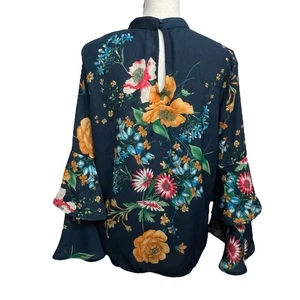 Blusa Top Jealous Tomato Talla Grande Floral Manga Campana Azul Marino Ojo de Cerradura  - Imagen 1 de 11