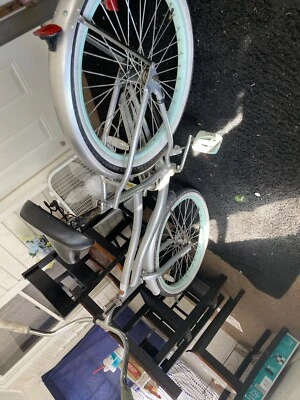 Bicicleta Cruiser Huffy Cranbrook 24" para Niñas - Plateada Foto 1 de 4