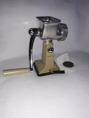 Moedor de Carne Vintage Verde Oliva Rival Grind-O-Mat Modelo # 303 com Base de Sucção - Imagem 1 de 4