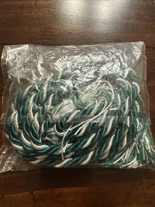 Cordón de Honor de Graduación Verde y Blanco - Colegio, Escuela Secundaria, Regalia Académica - Imagen 1 de 2