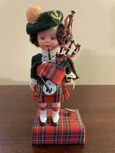 RARE REUGE  Music Box Bagpipe Gal Playing "Loch  Lomond" in Original Box - Picture 1 of 14
