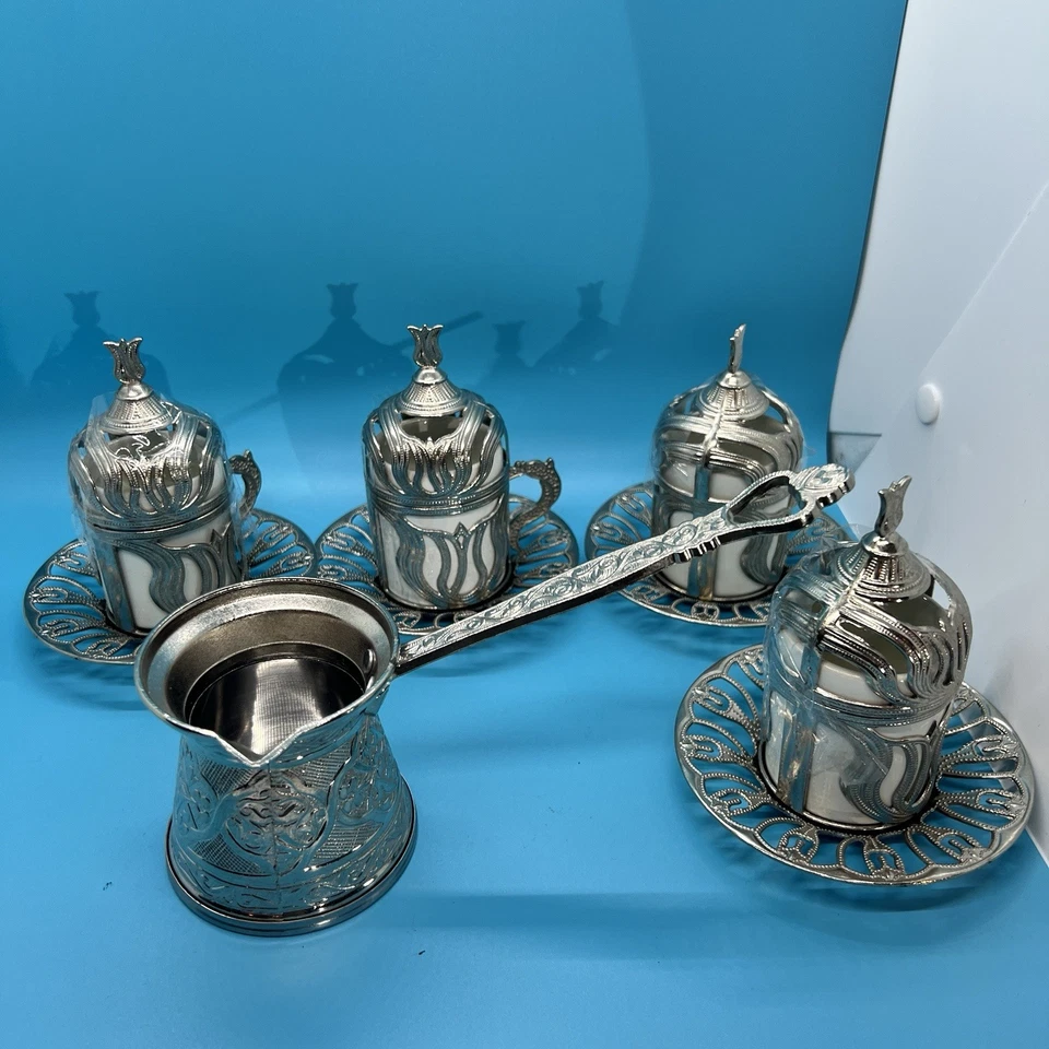 Auténtico Juego de Café Pavo Turco para 4 Vasos Plateados Nuevo Fuera de Caja 9 Piezas Foto 1 de 4