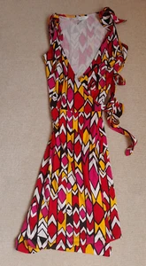ATEMBERAUBENDES DIANE VON FURSTENBERG MEHRFARBIGES SEIDENKRAWATTENBAND WICKELKLEID -- KLEIN - Bild 1 von 8