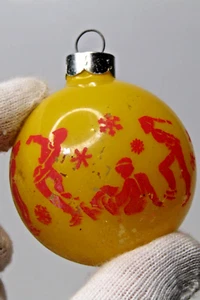 VTG Unsilvered Glass KIDS SKATING Pictured BALL Christmas Ornament Shiny Brite - Picture 1 of 6