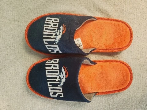 Denver Broncos FOCO Slippers, size M, Mens Cover