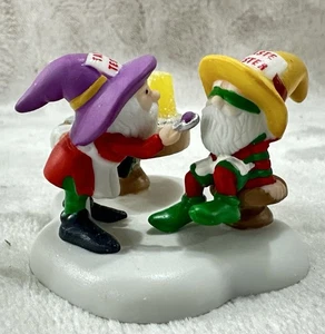 Department 56 "Gumdrop Taste Test" #56870 North Pole Series Christmas Elves NIB - Bild 1 von 22