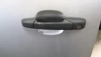 Manija de puerta exterior delantera izquierda usada se adapta a: camioneta Chevrolet Silverado 1500 2010 Foto 1 de 4