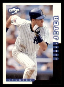 1998 Score #22 Derek Jeter (ref 233788) - Picture 1 of 2