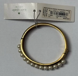 KATE SPADE PEARLY DELIGHTS HINGED BANGLE BRACELET YELLOW GOLD PEARL - Picture 1 of 2