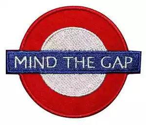 Parche bordado Mind the Gap London tubo hierro coser insignia para ropa - Imagen 1 de 1