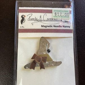 Papageientaucher & Company Nadel Nanny Magnet Minder Halter Brosche Hexe Zauberer Hut Neu - Bild 1 von 4