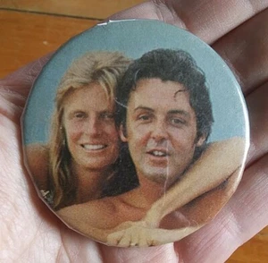 RARE Vintage 70s ~ WINGS ~ Paul and Linda McCartney Pin Button Badge Pinback - Picture 1 of 12