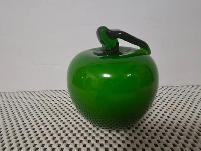 Vidrio soplado a mano vintage manzana verde con tallo de hoja fruta arte vidrio peso de papel Foto 1 de 4