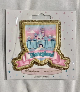 Disney Parks Stoney Clover Lane Disneyland Schloss Wappen Pastell Patch Glitzer Neu mit Etikett - Bild 1 von 3