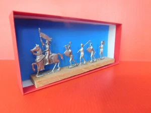 SOLDAT DE PLOMB DEMI RONDE-BOSSE : JEANNE D'ARC et SES CHEVALIERS - Bild 1 von 6