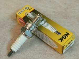 NGK CR7HGP G-Power Platinum Spark Plug Honda C50 Z50 Yamaha YBR110 50cc - 150cc - Picture 1 of 3