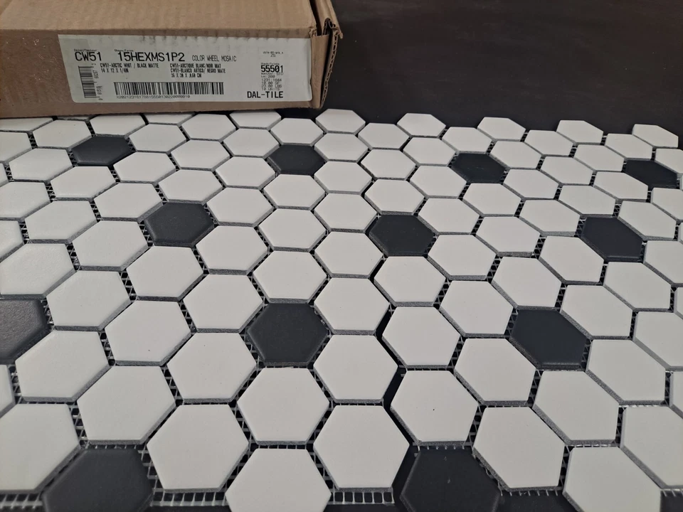 Arctic белый/черный матовый 1,5» шестигранная плитка мозаика листы - Daltile CW51 15HEXMS1P2 - Изображение 1 из 1