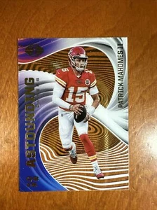 2020 Panini Illusions Astounding Patrick Mahomes II #A11 Kansas City Chiefs - Foto 1 di 3