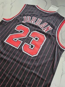 Michael Jordan #23 Black Pinstripes Chicago Bulls Mitchell & Ness 96-97 Medium - Bild 1 von 4