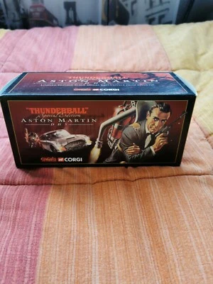 CORGI spyguise Aston  Martin Db5 Operazione Thunderball nuova con scatola  - Immagine 1 di 4