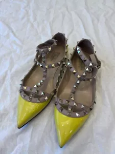 VALENTINO GARAVANI Rockstud Strap Pointed Toe Flat Pumps Yellow Size 37 US7 Auth - Picture 1 of 3