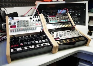 Podwójny stojak MDF Korg Volca precyzyjnie obrabiana seria z wnęką z syntezatorów i - Zdjęcie 1 z 5