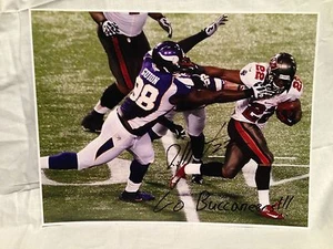 TAMPA BAY BUCCANEERS DOUG MARTIN SIGNED AUTO  FOOTBALL 11X14 PHOTO NFL COA A - Picture 1 of 1