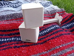 BOSE Jewel Double Cube Speakers Lifestyle White With Wall Mount - Picture 1 of 9