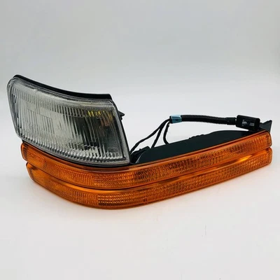 Carcasa de lámpara Mopar 4399918 con placa de lente clip en U OEM NOS 1991 Dodge Grnd Caravan Foto 1 de 4