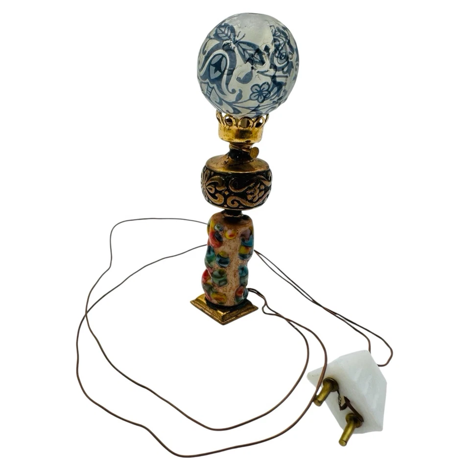 Lámpara de latón de mármol miniatura para casa de muñecas 1:12 con cubierta de bombilla de vidrio floral RARA Foto 1 de 4