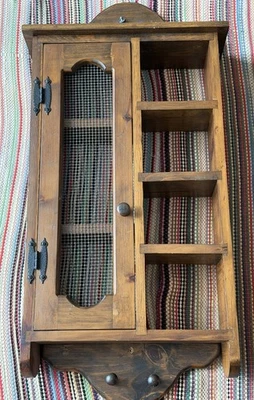 Gabinete de pared de madera vintage con puerta de alambre de pollo - estante rústico de granja 29x16 Foto 1 de 4