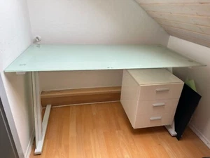 Schreibtisch mit Glasplatte - Bild 1 von 2