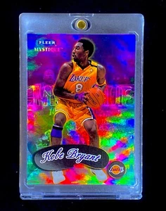 KOBE BRYANT PURPLE HOLO REFRACTOR SP Insert Holo Rainbow Mystique - LAKERS - Picture 1 of 5
