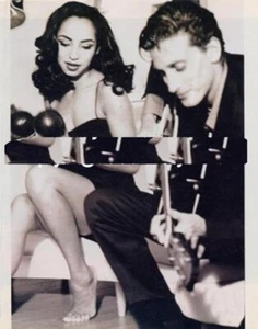 Sade VOX Interview Cutting - Picture 1 of 1