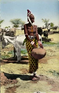 Niña Fula Nativa con Cesta (1950) HOA-QUI Tintada RPPC - Imagen 1 de 2