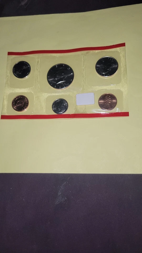 1996 Denver United States Uncirculated Mint Set No Envelope - Image 1 of 1