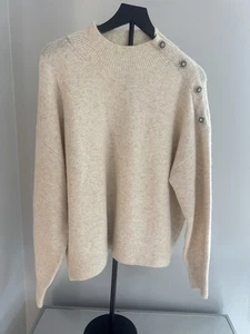 Suéter H&M Crema Adornado Botón Hombro Suave Acogedor Tejido Neutro Talla L - Imagen 1 de 7