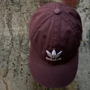 Adidas Herren Einheitsgröße Burgunderrot Baseballkappe Trefoil Logo bestickt Adj Mütze - Bild 1 von 4