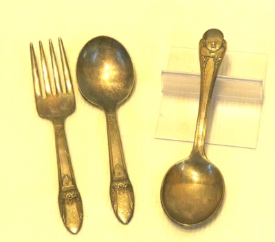 Lote De Colección - Cuchara Bebé Winthrop Gerber Plateada y Cuchara/Tenedor Roger ¡DIVERTIDO! Foto 1 de 4