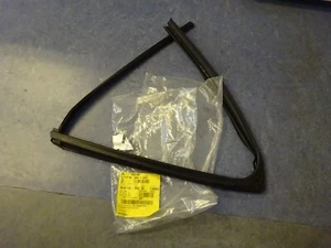 ORIGINAL MAZDA 3 FENSTERFÜHRUNG DICHTUNG GUMMI HR BHN972605E - Bild 1 von 2
