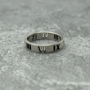 Anillo abierto de plata 925 con números romanos colección Atlas Tiffany & Co. Atlas - Imagen 1 de 9