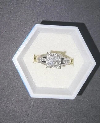 Anillo de diamantes redondos y corte princesa cuádruple de 3/4 quilates Kay Jewelers en oro blanco de 14 K Foto 1 de 4