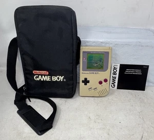 Consola Nintendo Game Boy DMG-01 Paquete con Estuche Manual, Clip de Vista Funcionando - Imagen 1 de 23