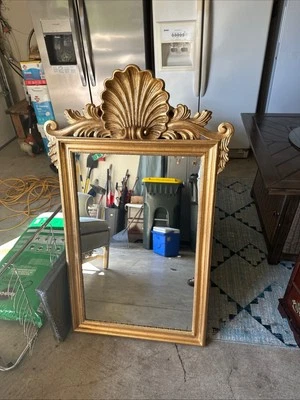 Espejo de pared vintage italiano Hollywood Regency con motivo de carcasa de madera dorada Ethan Allen Foto 1 de 4