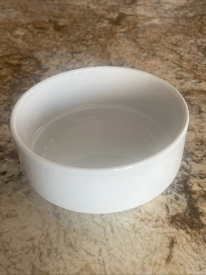 Caja y barril Martin Hunt Logan cuenco blanco 5,5”, apilamiento, sopa, cereal, ensalada Foto 1 de 4