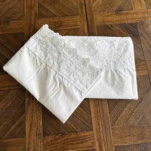 Vtg 2 Charisma by Fieldcrest Pillowcases Standard Queen Dot Pattern w Lace White - Picture 1 of 12