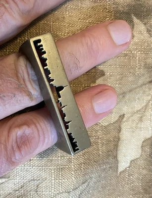 Anillo horizonte de doble dedo de Nueva York Foto 1 de 4